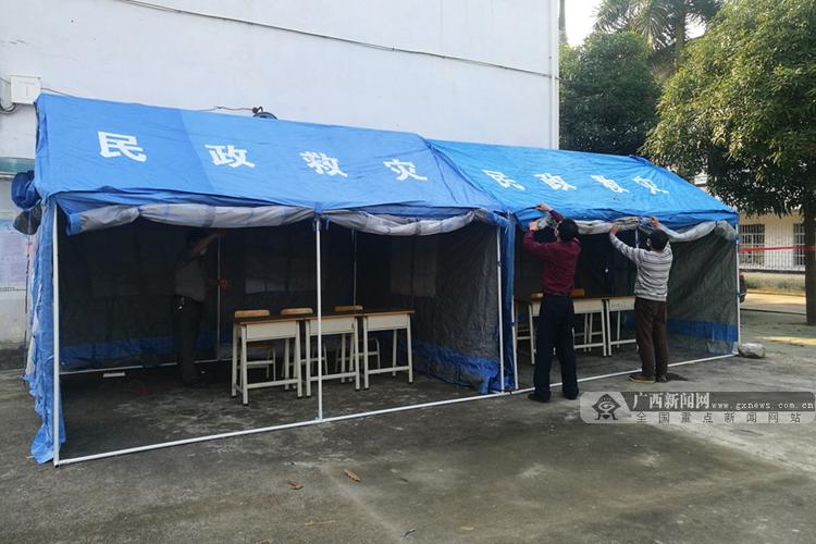 龙州县体育馆人员在职教中心隔离点搭建值班帐篷.